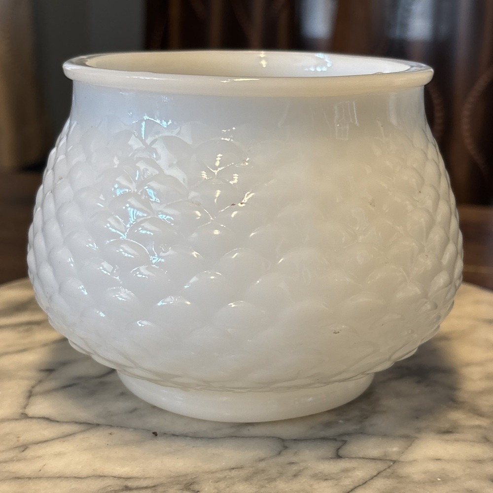 VTG MCM E. O. Brody Glass Company Cleveland Ohio Milk Glass Scallop Planter Vase